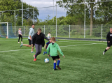 Laatste training S.K.N.W.K. JO7-1 (partijtje tegen de ouders) van maandag 27 mei 2024 (148/180)